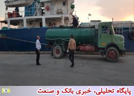 توقیف یک تانکر و شناور حامل سوخت قاچاق در بندر آبادان