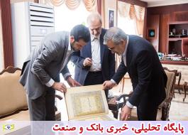 اهدای کتاب نفیس قرآن‌طباخ‌ به‌ استانداری‌های اردبیل و البرز، توسط بانک‌پاسارگاد