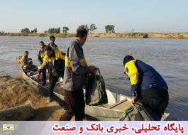 توزیع مرسولات مناطق سیل زده توسط پست خوزستان