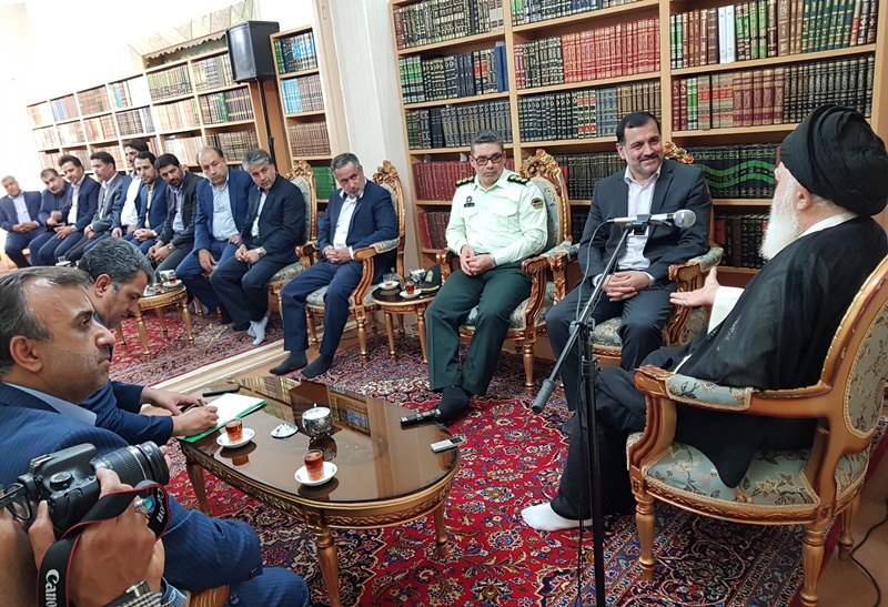 نگاه ربائی به بانک نداشته باشیم